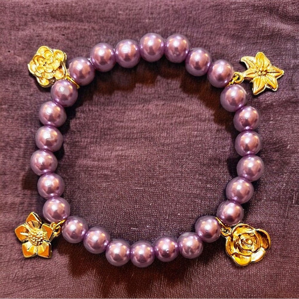 Lavender Purple beaded 4 Flower Charm Bracelet - Picture 5 of 5